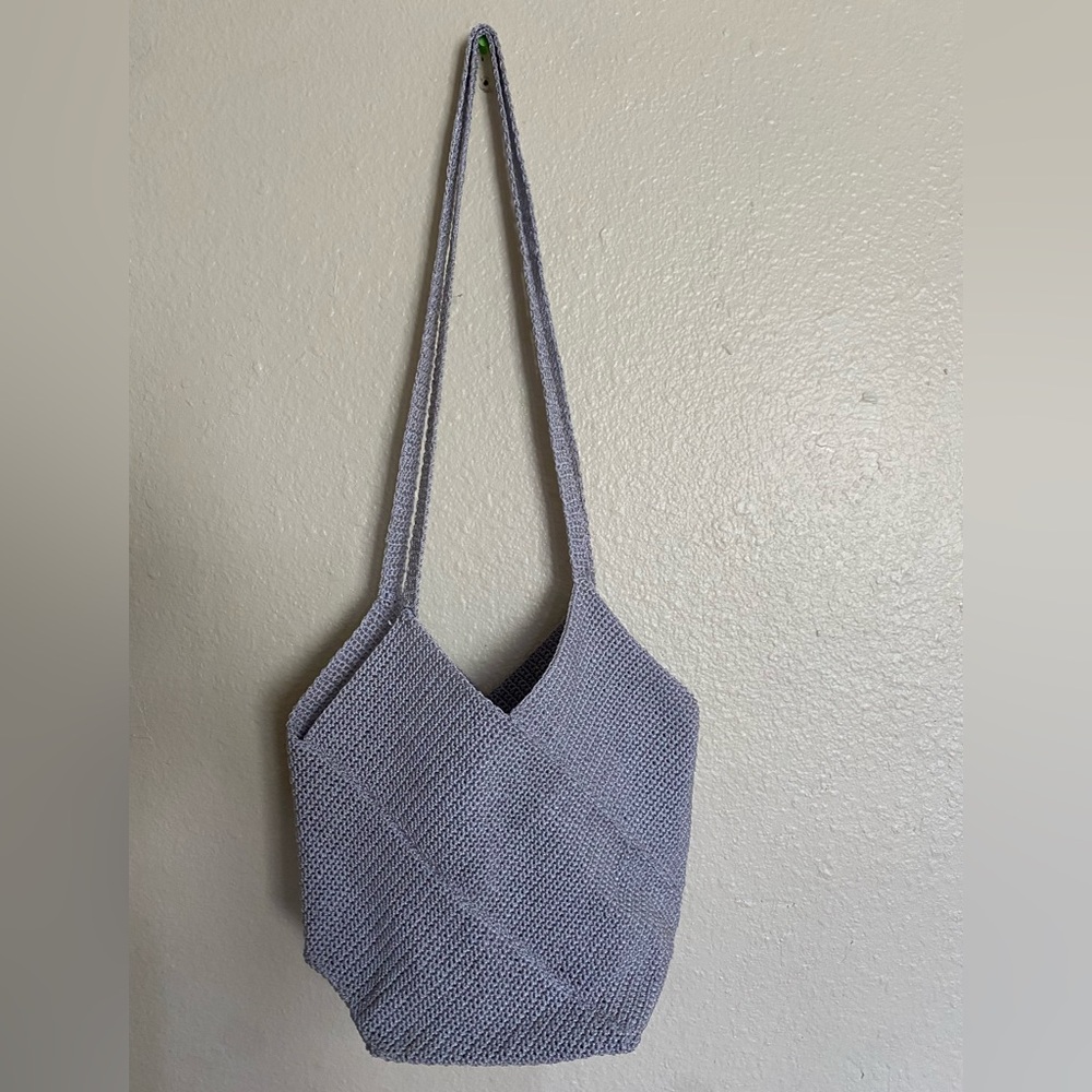 Elegant Gray Knit Shoulder Bag